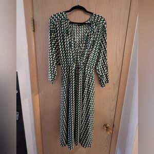 Igigi Green and Cream Geometric 3/4 Sleeve Dress
